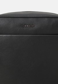 Calvin Klein - Torba na ramię