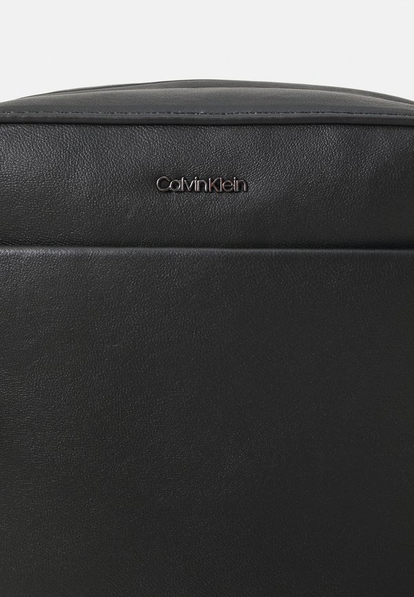 REFINED REPORTER - Cross body bag2