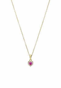 Gouden ketting met een hartvormige hanger. De hanger heeft een roze steen omringd door heldere stenen, bevestigd aan een delicate ketting.