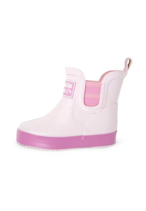 Bottes de pluie en caoutchouc imperméables rose et blanche, avec une semelle texturée, des panneaux latéraux élastiques et une languette pour un enfilage facile.