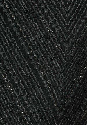 Tessuto nero con un motivo a zigzag, caratterizzato da strisce testurizzate e accenti metallici sparsi, creando un design geometrico.