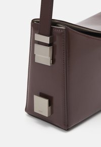 Osoi SANDY - Håndveske - box brown
