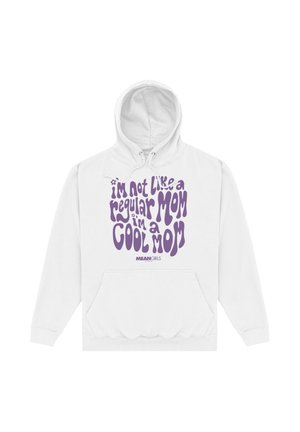 Sweat à capuche blanc avec texte violet disant « Je ne suis pas une maman ordinaire, je suis une maman cool » et petit logo « Mean Girls » en dessous.