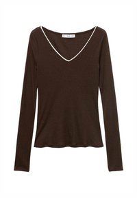 Rjav dolg rokav T-shirt z V-izrezom in belim odrezom. Narejen iz mehkega blaga, z oblikovanim krojem in gladko teksturo.