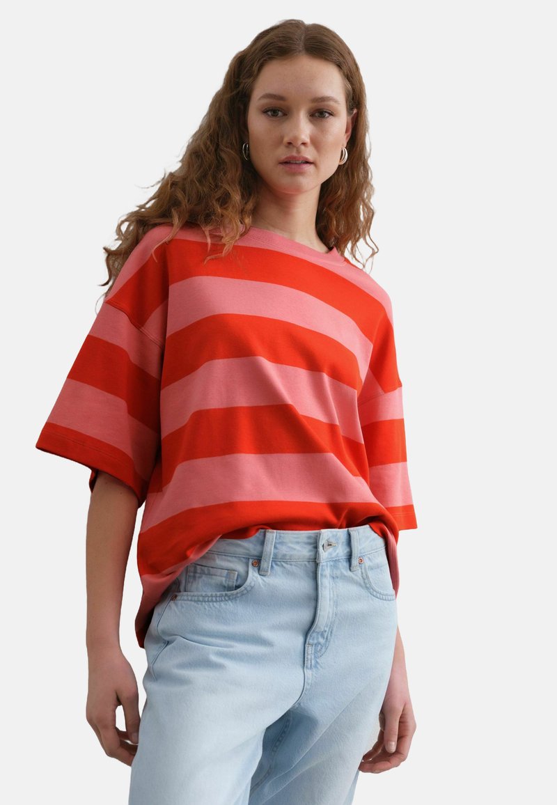 Next RELAXED FIT CREW NECK - Camiseta estampada - red pink