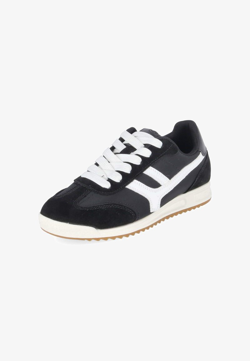 Chaussure de sport noire avec lacets blancs, bandes latérales blanches et semelle rainurée marron clair, inclinée pour montrer les vues extérieure et supérieure.