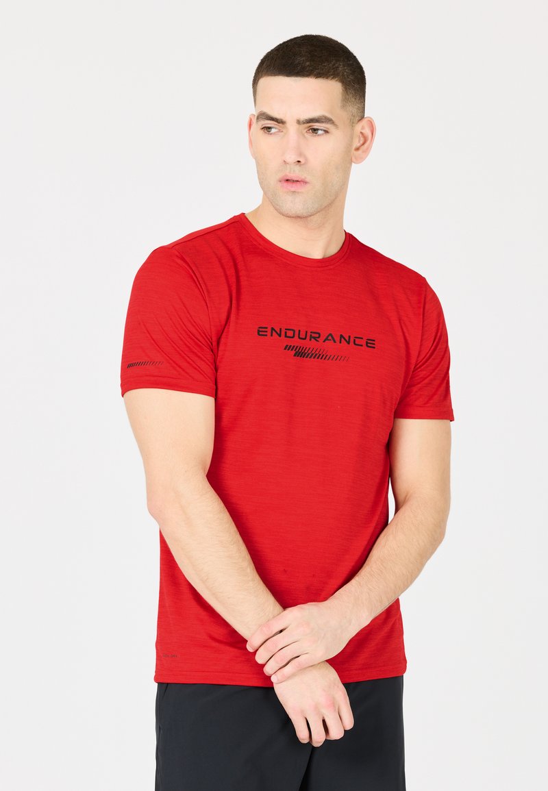 Endurance S/S PERFORMANCE TEE - Tekninen t-paita - 4332 urban red