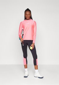 Endless LIFT - 3/4 ilgio sportinės kelnės - black/bright coral