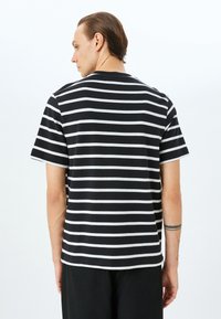Koton STRIPED - Printtipaita - black