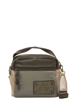 Borsa quadrata in tessuto grigio e beige, con manico superiore, tracolla, tasca esterna con zip e una toppa in pelle.