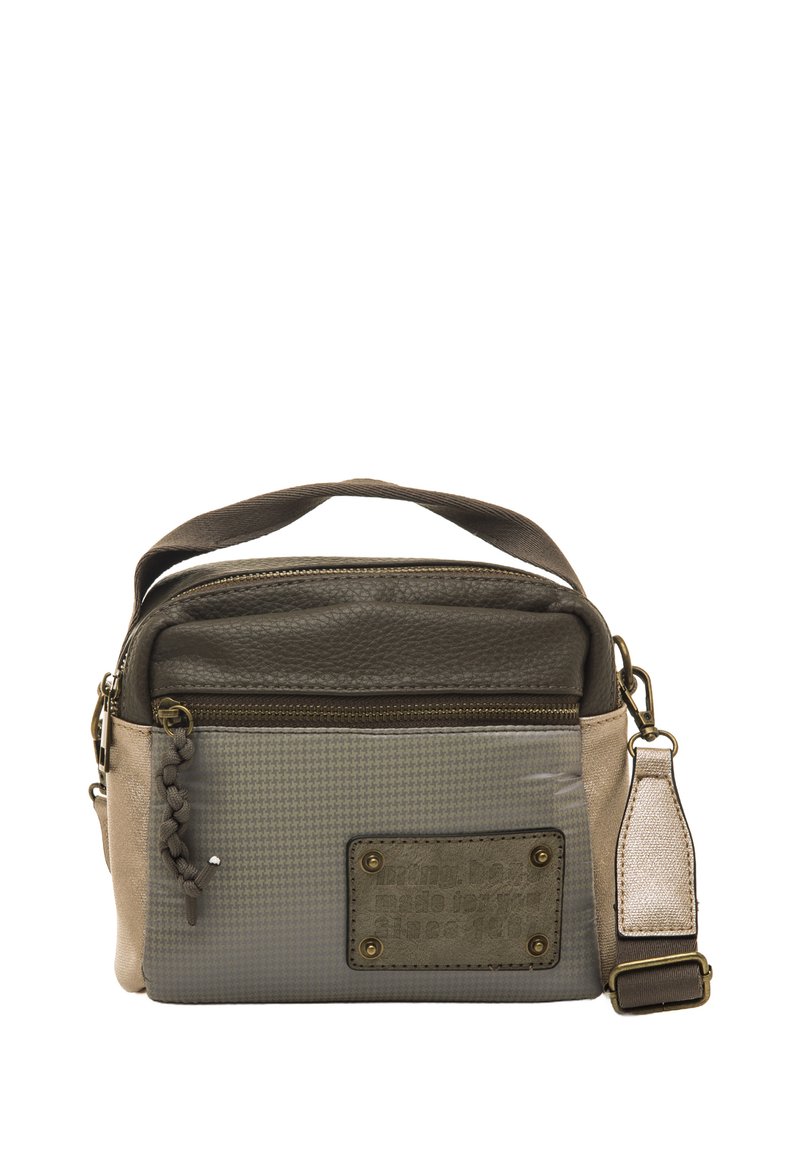 Borsa quadrata in tessuto grigio e beige, con manico superiore, tracolla, tasca esterna con zip e una toppa in pelle.