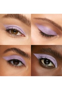 Fire nærbilder av øyne med lavendeløyenskygge i ulike vingeformer. Skyggene varierer i intensitet og glans.