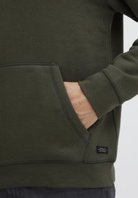 Blend BHKAPUZENPULLOVER - Jersey con capucha - forest night