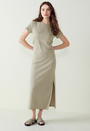 RIBBED T-SHIRT STYLE MAXI COLUMN DRESS WITH SLIT DETAIL - Sarafanas - stone grey