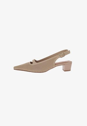 Chaussure beige en maille à bride arrière, avec bout pointu, petit talon bloc et bride réglable à boucle.