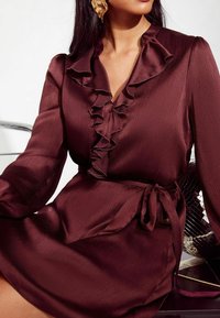 Friends Like These LONG SLEEVE RUFFLE  REGULAR FIT - Denní šaty - red