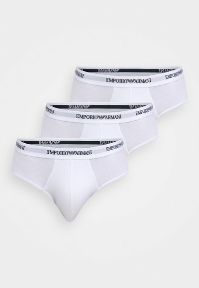 Culottes en coton blanc en lot de trois. Caractérisées par une ceinture noire et blanche avec le logo "EMPORIO ARMANI" et un design lisse et ajusté.