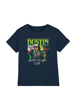 Marineblaues T-Shirt mit Grafik eines lächelnden Jungen mit Kappe, der Walkie-Talkies hält, Text "Dustin" und "Hawkins Investigators Club."