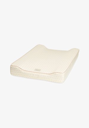 Pad de schimbat pentru bebeluși de culoare crem, cu un model subtil punctat și margini conturate pentru mai multă siguranță și confort.