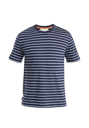Marineblauwe T-shirt met korte mouwen en witte horizontale strepen. Ronde halsontwerp. Zachte textuur. Label zichtbaar linksonder.