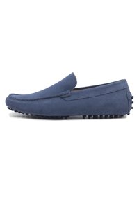Blauwe suede instappers met een gladde afwerking, lage profield en een getextureerde rubberen zool. Kenmerkt nette stiksels en een eenvoudig instapontwerp.