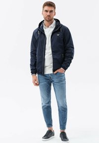 Ombre HOODED WINDBREAKER OM JANP - Giacca da mezza stagione - navy blue