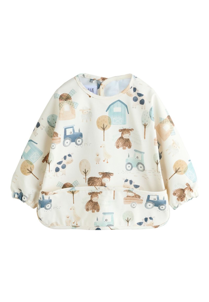 Bavoir imperméable pour enfants de couleur crème avec imprimés colorés d'animaux de la ferme et de véhicules. Comprend des manches froncées et une poche avant. Texture douce.