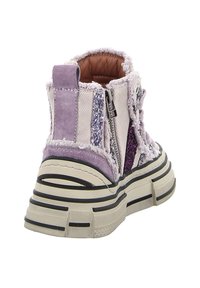 Lila-beiger High-Top-Sneaker mit strukturiertem Stoff, Reißverschluss, Glitzerdetails und einer dicken, profilierten Sohle.