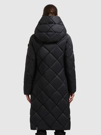 Sort quiltet lang dunfrakke med stor hætte, der har mønster i diamantform, høj krave og sidelommer. Glat, skinnende finish.