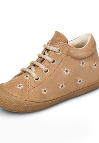 Hnědé semišové šněrovací boty s květinovou výšivkou, kulatou špičkou, texturovanou gumovou podrážkou a měkkým vnitřním podšívkou.