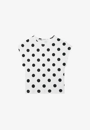 Biela krátka košeľa s čiernymi bodkami, okrúhlym výstrihom a voľným strihom.