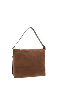 Borsa in suede marrone con design piatto, dotata di tracolla grigia e chiusura con zip sulla parte superiore. Tessuto morbido e dettagli minimalisti.