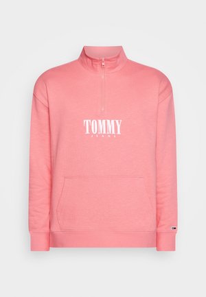 Roze sweater met kwart-ritssluiting, voorzak en wit "TOMMY JEANS" logo gecentreerd op de borst, geribde boorden en kraag.