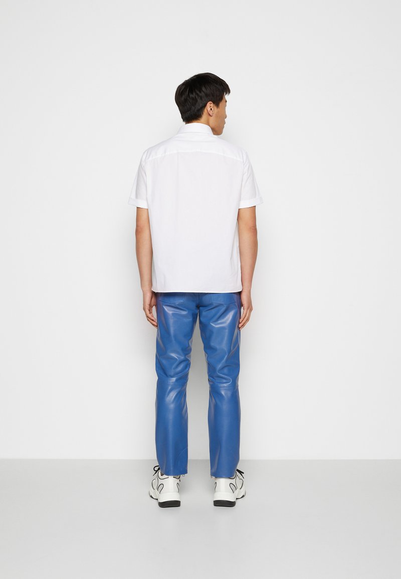 Herren Bekleidung | Neil Barrett BOLT NECK SHORT SLEEVE SHIRT UNISEX Hemdbluse white/black/weiß - EW48955 Herren Bekleidung | Neil Barrett BOLT NECK SHORT SLEEVE SHIRT UNISEX Hemdbluse white/black/weiß - EW48955