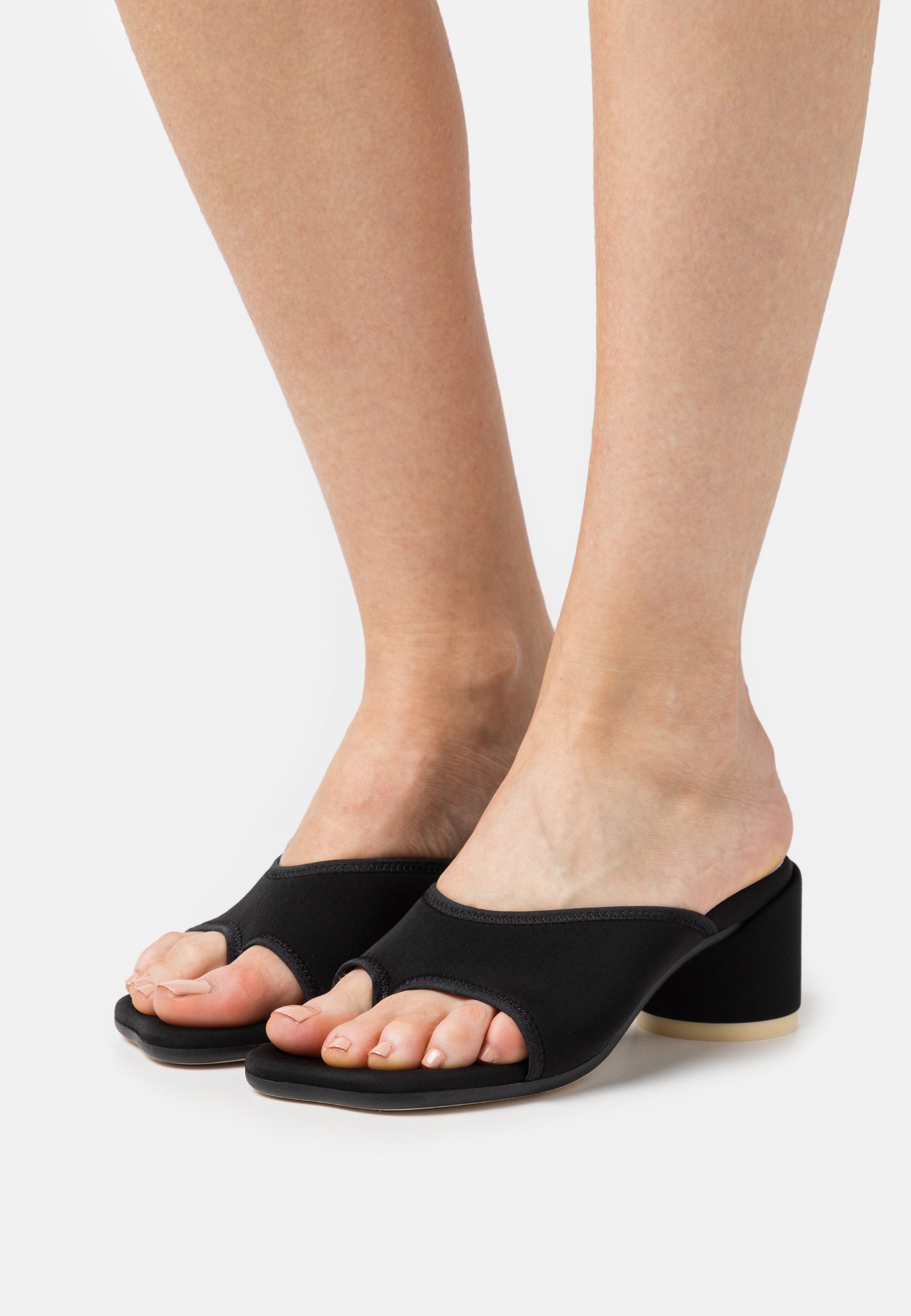 黒レザーオープントゥサンダル メゾンマルジェラ MM6 38/24 黒レザーオープントゥサンダル メゾンマルジェラ MM6 38/24