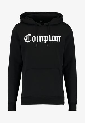 Melna kapuce, kas izgatavota no kokvilnas maisījuma, ar baltu uzdruku "Compton" resnā, serif tipa fontā. Tam ir priekšējais kangaroo kabata un aukliņu kapuce.