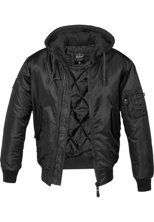 Giacca bomber nera con cappuccio, realizzata in nylon lucido, con fodera trapuntata, polsini a coste e una tasca con zip sulla manica.