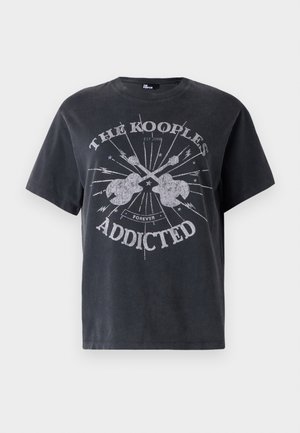 Črna bombažna majica s sproščenim krojem, na kateri je grafični dizajn kitare in napis "The Kooples Addicted" v srebrni barvi.