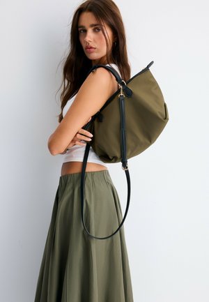 Stradivarius, ZIPPED CROSSBODY BAG - Sac à main - khaki