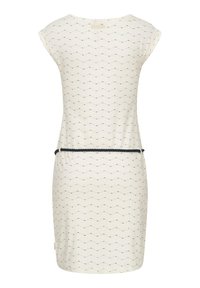 Cremefarbenes Kleid mit einem Wellenmuster in Grün und Blau, kurzen Ärmeln und einem schwarzen Seilgürtel in der Taille. Glatte Stoffstruktur.
