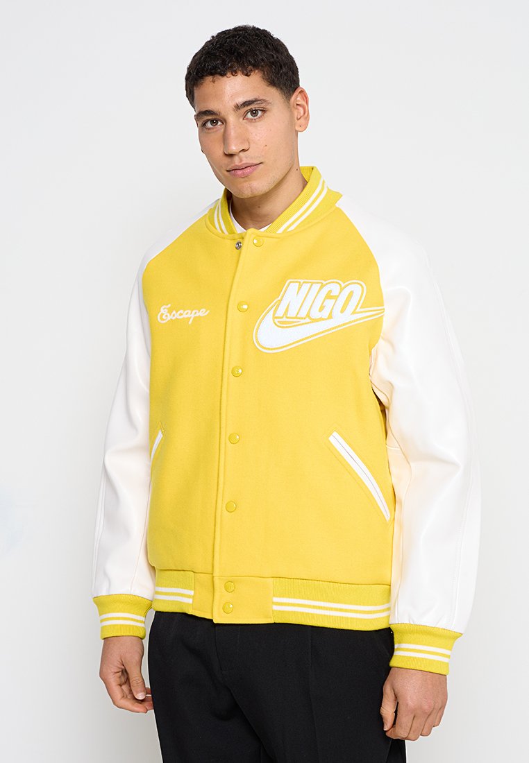 Nike Sportswear Bomberjacks wit