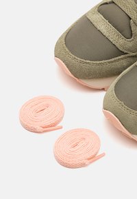 Saucony JAZZ ORIGINAL - Sneakers basse - olive/peach