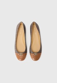 Ballet flats with a brown fabric upper, a brown patent leather toe cap, and a gold logo accent on the front. Textured design with smooth finish.