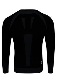 Schwarzes, tailliertes Hemd mit langen Ärmeln und einem Mesh-Rückenpaneel, strukturiertem Stoff sowie kontrastierenden Akzenten an Schultern und Seiten. Logo unten links.