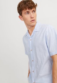 Jack & Jones JJESUMMER RESORT LINEN MIX SHIRT - Srajca - blue