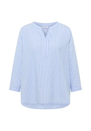 Blusa azul claro de manga larga con rayas blancas verticales, escote con abertura, mangas con puños, corte holgado y dobladillo curvado.