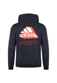 Felpa blu navy con un grande logo Adidas bianco e rosso e testo sul retro. Presenta un cappuccio con cordini e polsini a coste. Texture del tessuto morbida.