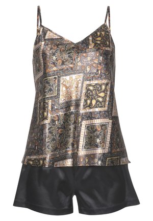 Satin-Pyjamaset mit einem gemusterten Oberteil in Gold, Schwarz und Rost, mit dünnen Trägern, kombiniert mit einfarbigen schwarzen Shorts.