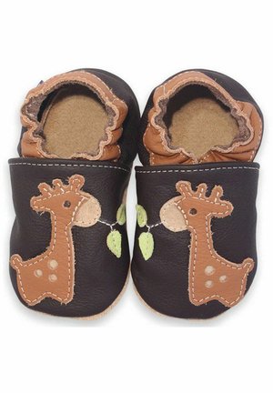 Braune Lederbabyschuhe mit einem tanfarbigen Giraffen-Design, grünen Blättern und kontrastierenden Nähten. Weiche Fütterung und Elasthan am Eingang.