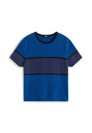 Kurzarm-Strickshirt mit blauen und marineblauen horizontalen Streifen und schwarzem Besatz am Kragen und an den Ärmeln, flach liegend.